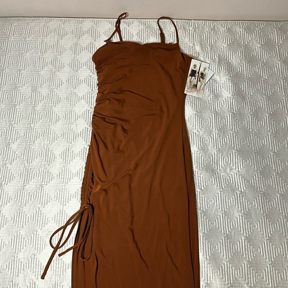 Honey and rosie side cinch slit hem dress brick color bodycon style - Picture 2 of 8